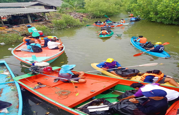 A group of people in canoes on a river

Description automatically generated with medium confidence
