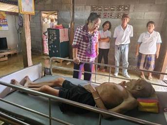 รูปภาพประกอบด้วย เสื้อผ้า, คน, รองเท้า, ในร่ม

เนื้อหาที่สร้างโดย AI อาจไม่ถูกต้อง