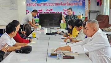 รูปภาพประกอบด้วย เสื้อผ้า, ข้อความ, คน, ใบหน้าของมนุษย์

เนื้อหาที่สร้างโดย AI อาจไม่ถูกต้อง